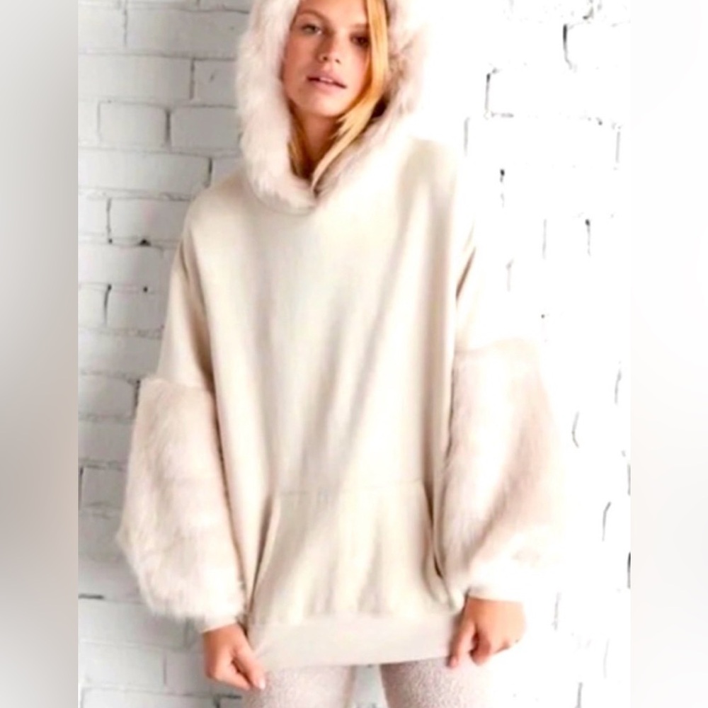 Express One Eleven Women's Faux Fur Jacket Hoodie Size Small Petite